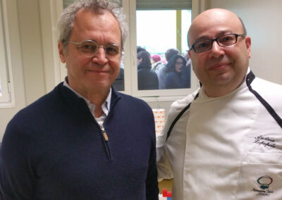 Andrea Lopopolo con Enrico Mentana ad Arquata del Tronto, buffet di frutta e decorazioni artistiche