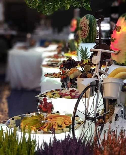 buffet di frutta per evento wedding realizzato a villa bocca bianca fermo 