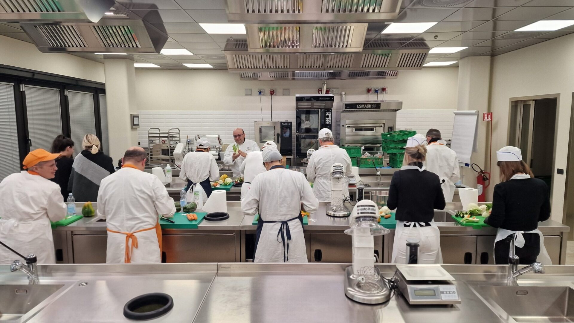 Formazione pratica in aula: lavorare la frutta in modo professionale