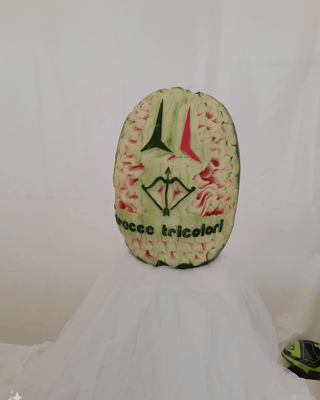 Anguria intagliata in fruit carving per buffet di frutta evento Frecce Tricolori