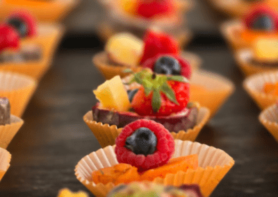 Pasticcini di sola frutta pronti preparati dai corsisti durante il corso di Pasticceria della Frutta